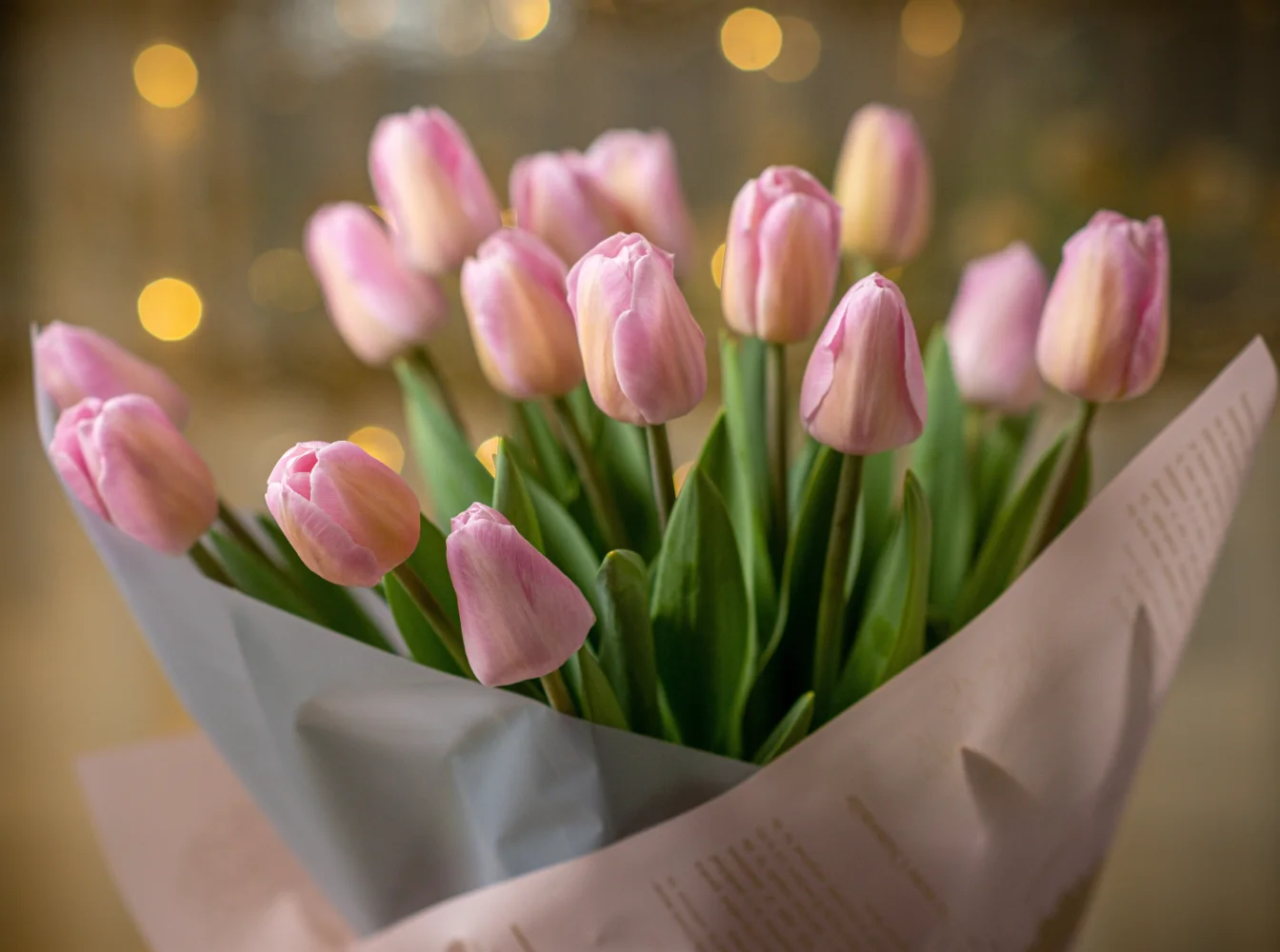 Blumenstrauß rosa Tulpen in in Vase