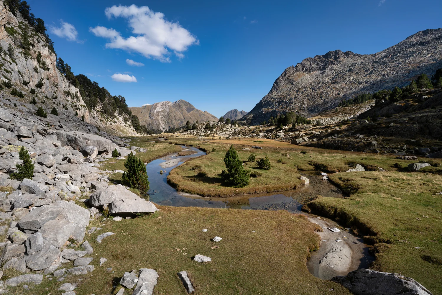 Berglandschaft – kurvenreiche in den Bergenn