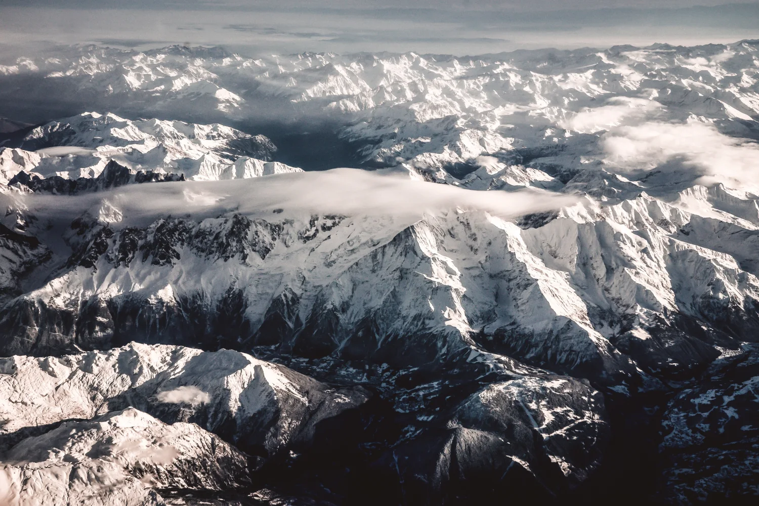 Blick auf bedeckte weißem Schnee Berge