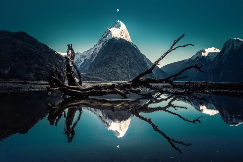 Mitre Peak Mond