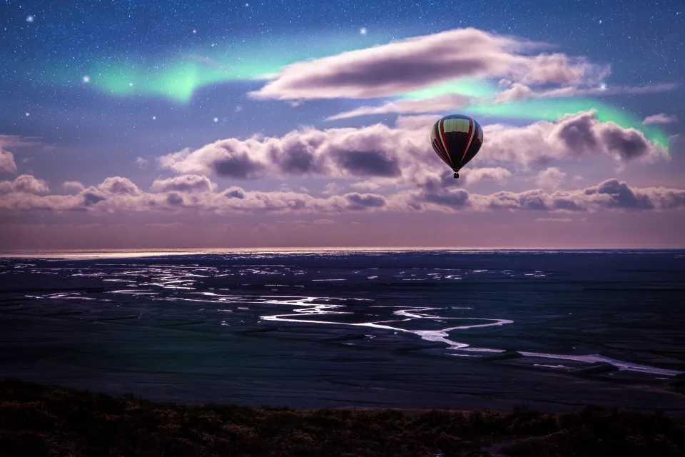 Hot air balloon Aurora Borealis