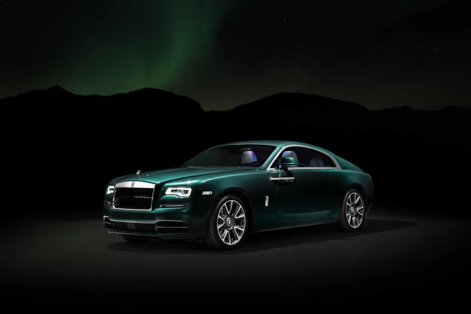 Rolls Royce Wraith Aurora Borealis 8K