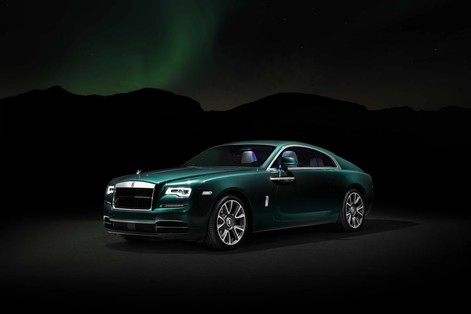 Rolls Royce Wraith Aurora Borealis 8K