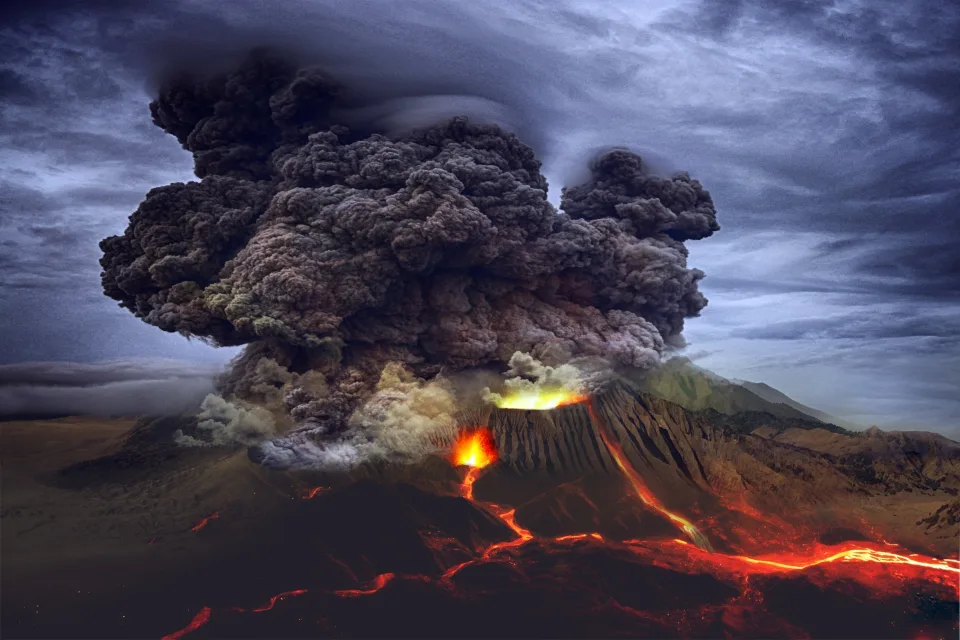 Wolken schwarzen Rauch über ausbrechenden Vulkan