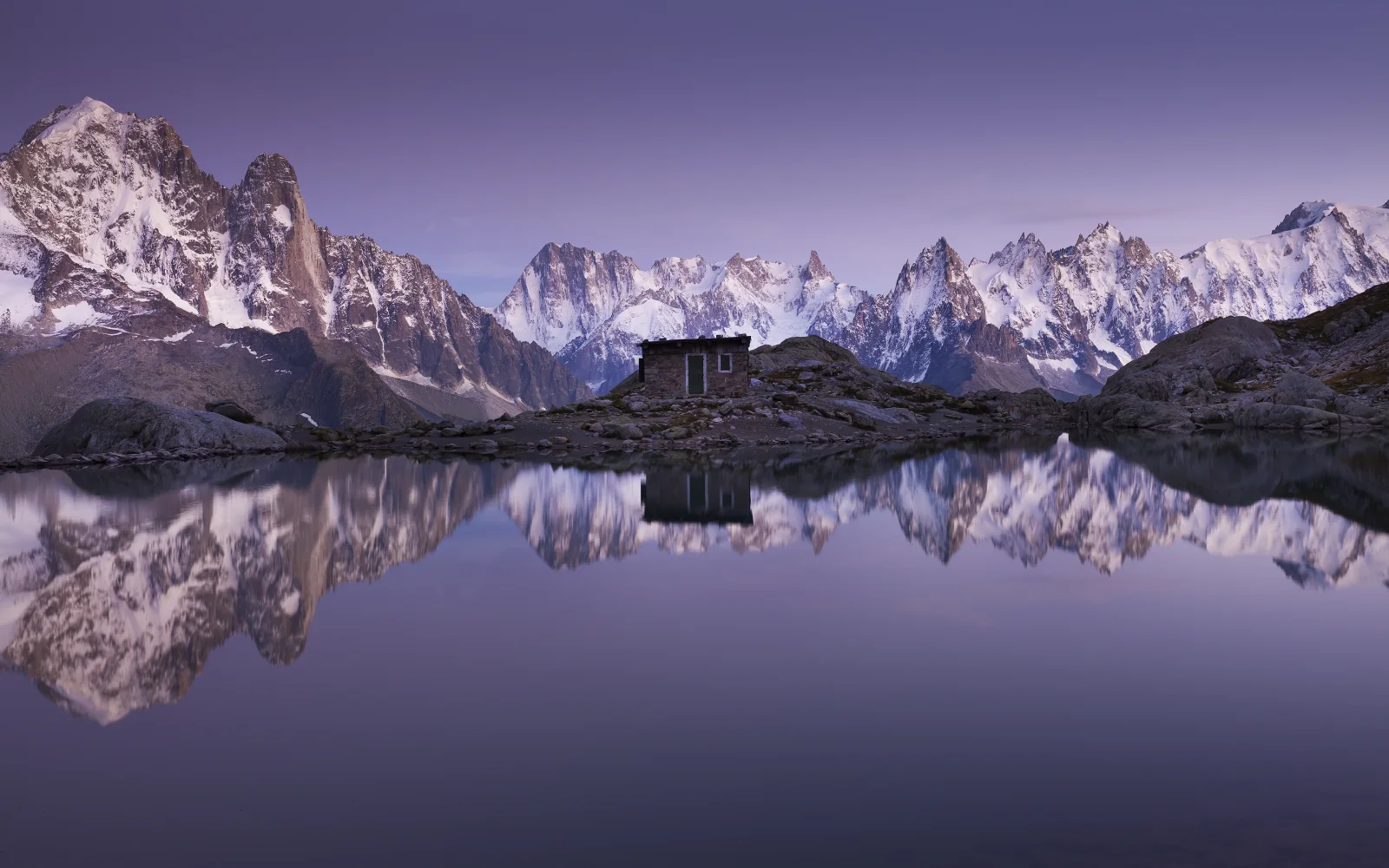 Berg Hut Mirror Lake