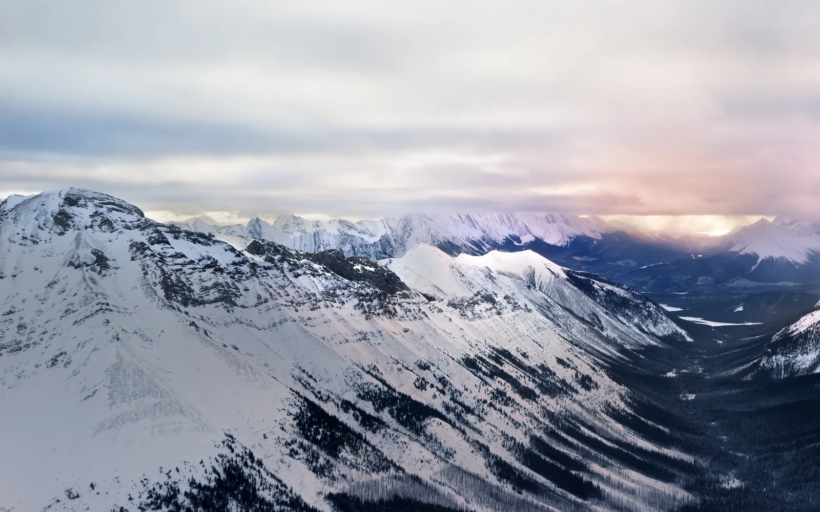 Cloudy Glacier Berge