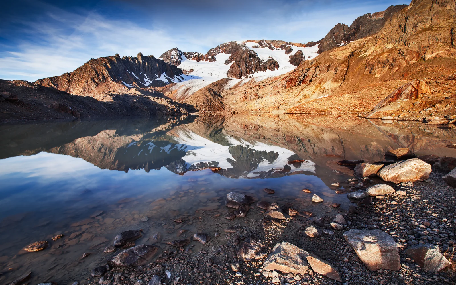 Lac des Quirlies Berg lake