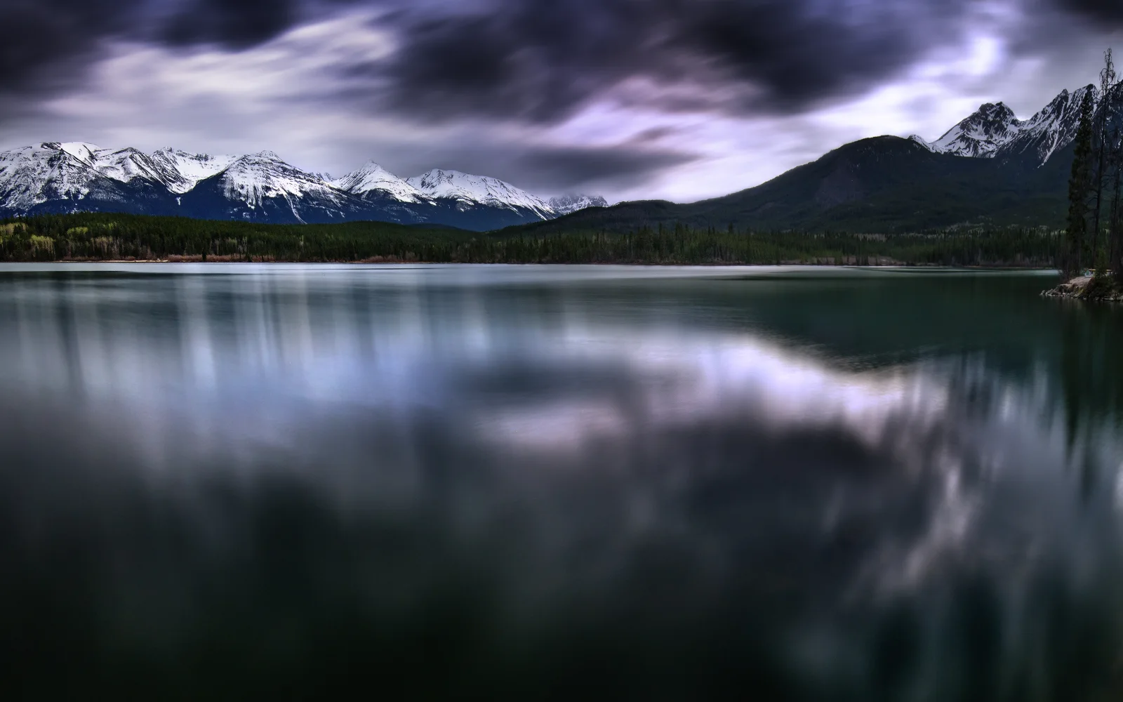Pyramid Lake Canada