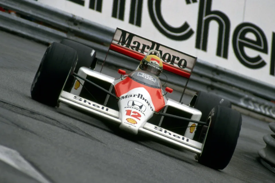 4K F1 Wallpaper — Vintage Red & White Grand Prix Racer