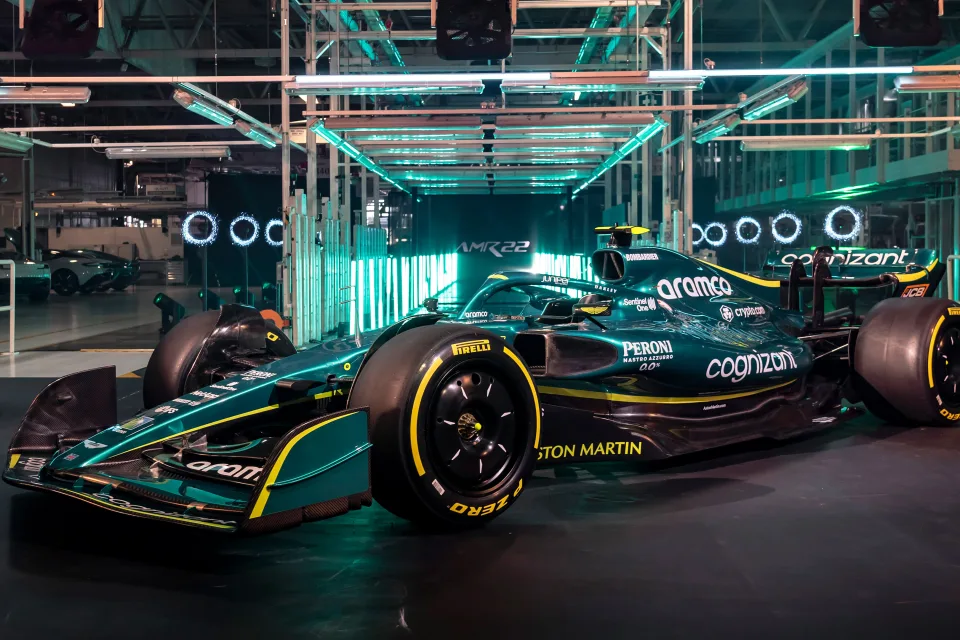 AMR22 Green Streak — Aston Martin F1 2022 4K Wallpaper