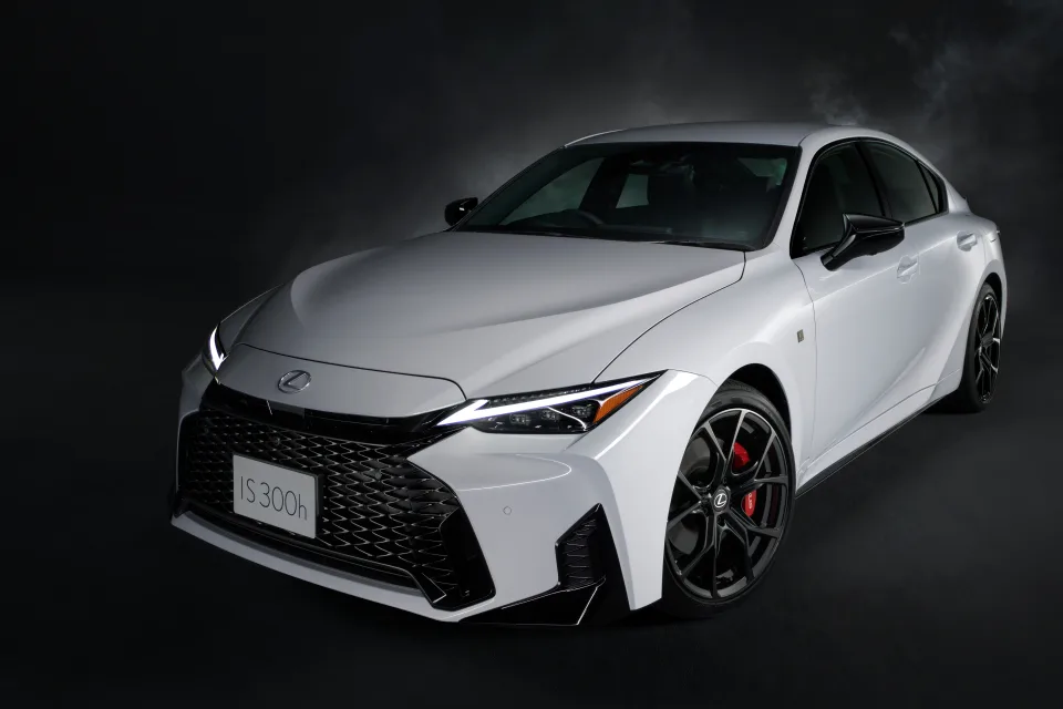Lexus IS 300h F SPORT Mode Black V 2026