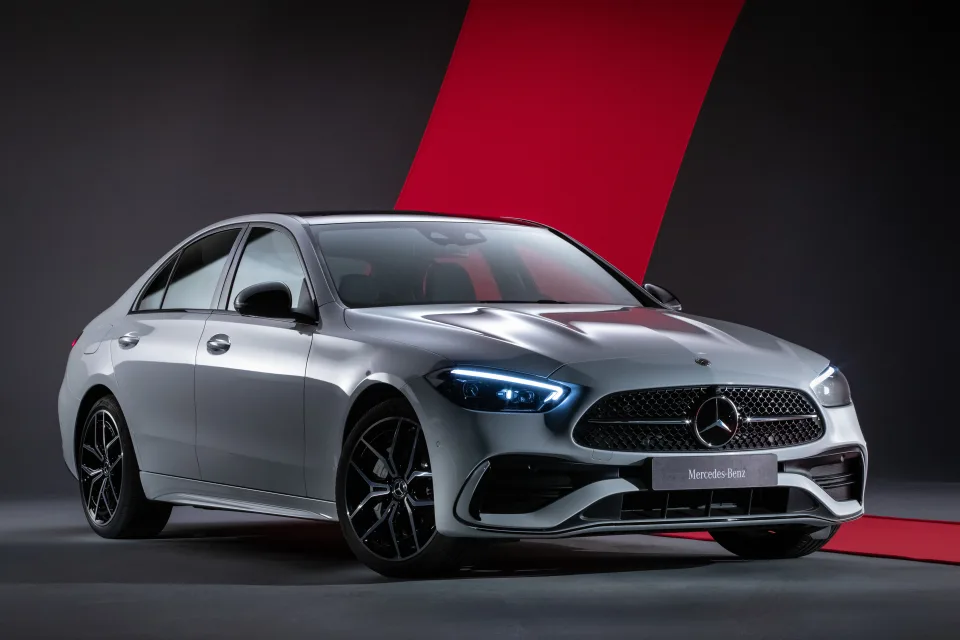 Mercedes Benz C 300 AMG Line Dark background