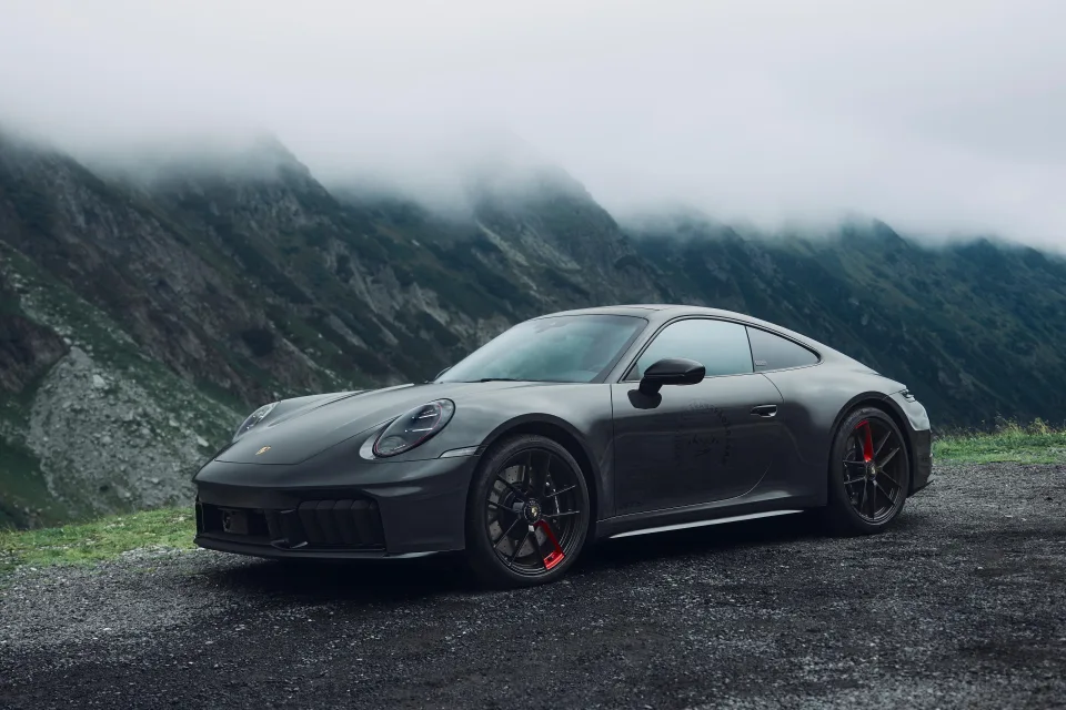 Porsche 911 Carrera 4 GTS Tribute to Transfagarasan