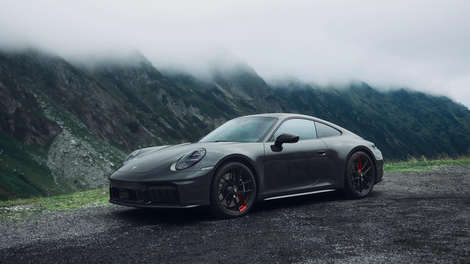Porsche 911 Carrera 4 GTS Tribute to Transfagarasan