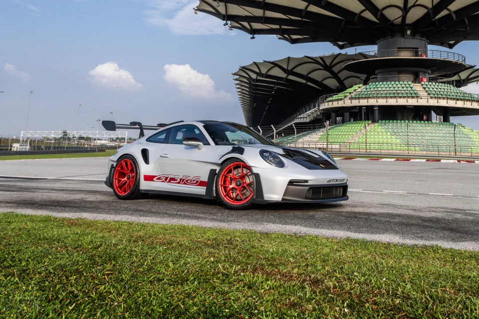 Porsche 911 GT3 RS Weissach package 2023