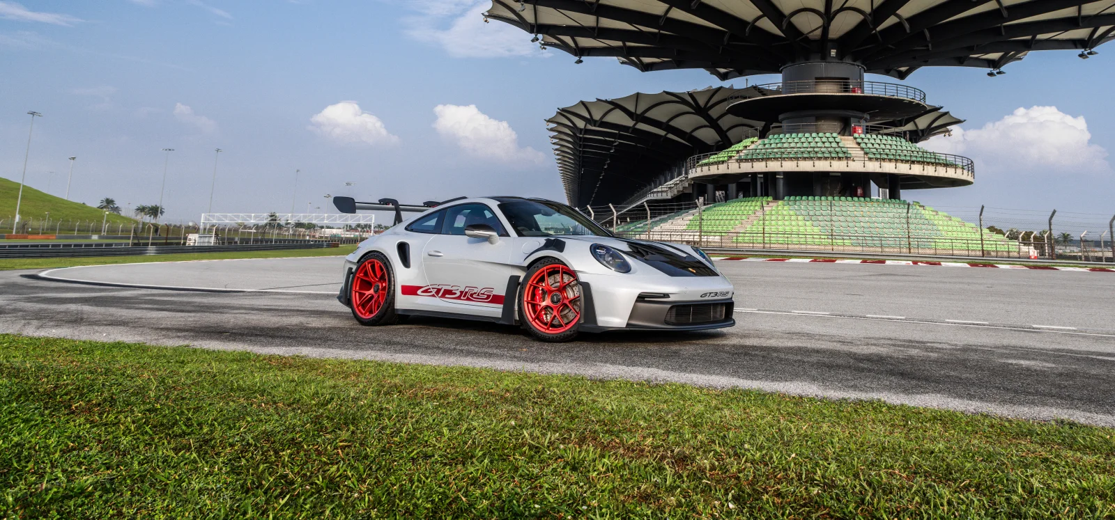 Porsche 911 GT3 RS Weissach package 2023