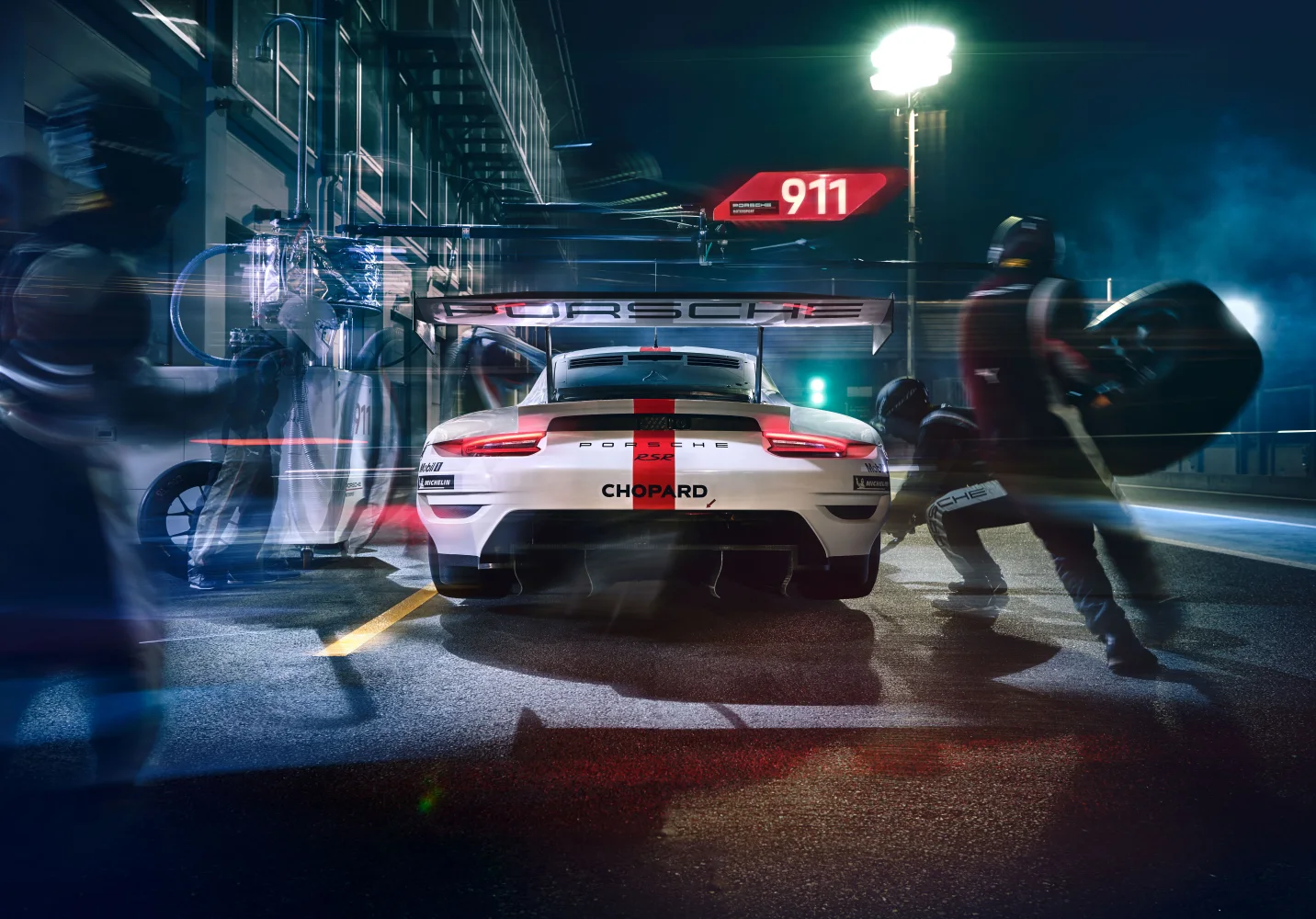 Porsche 911 RSR Pit stop