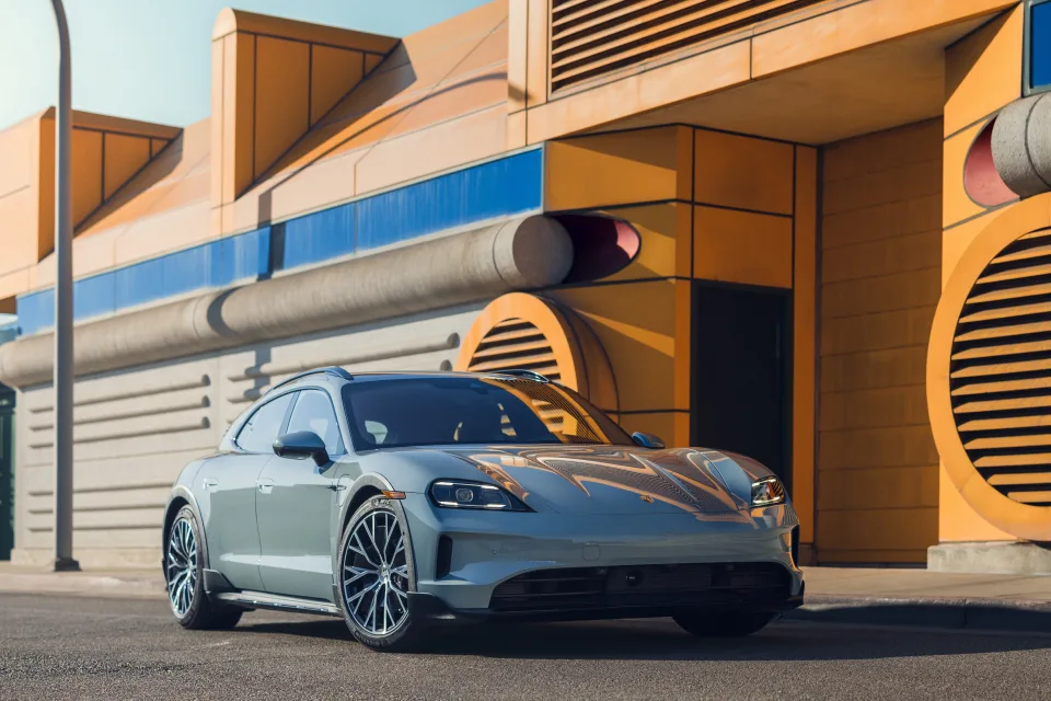 Porsche Taycan 4S Cross Turismo 2025
