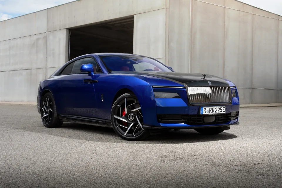 Rolls Royce Black Badge Spectre Libertas