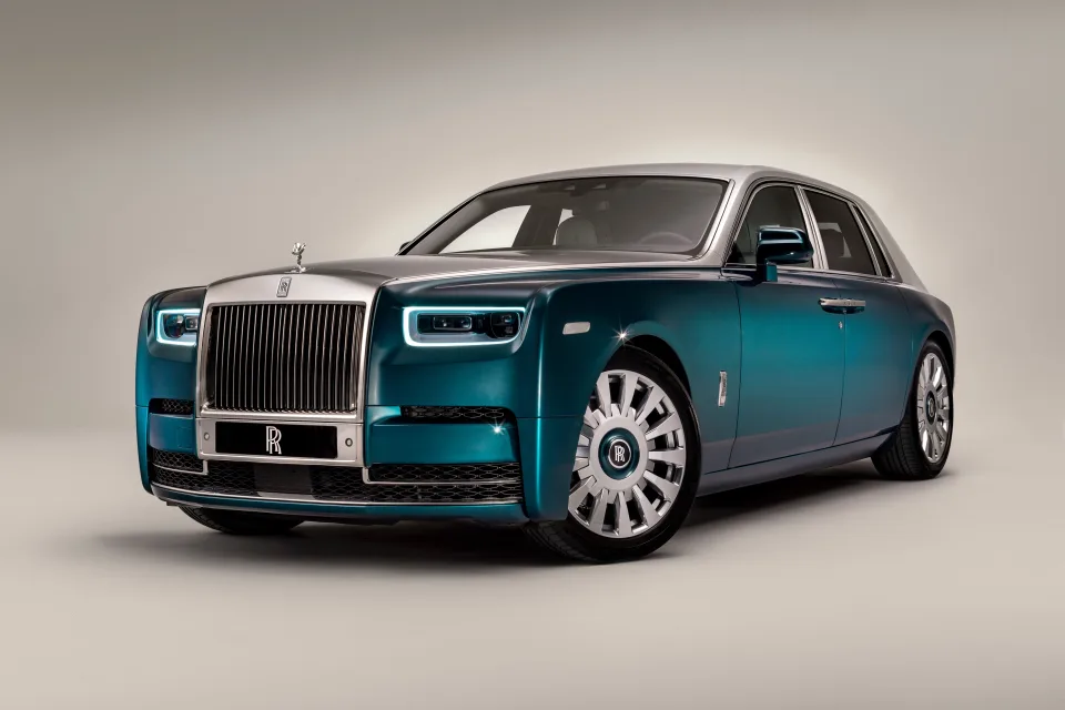 Rolls Royce Phantom Iridescent Opulence