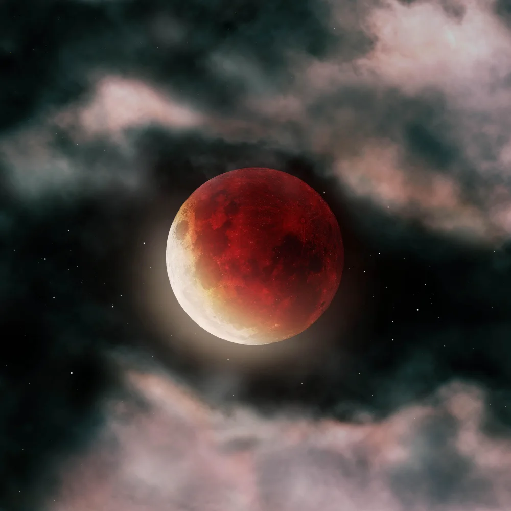 Blood Mond Wolken