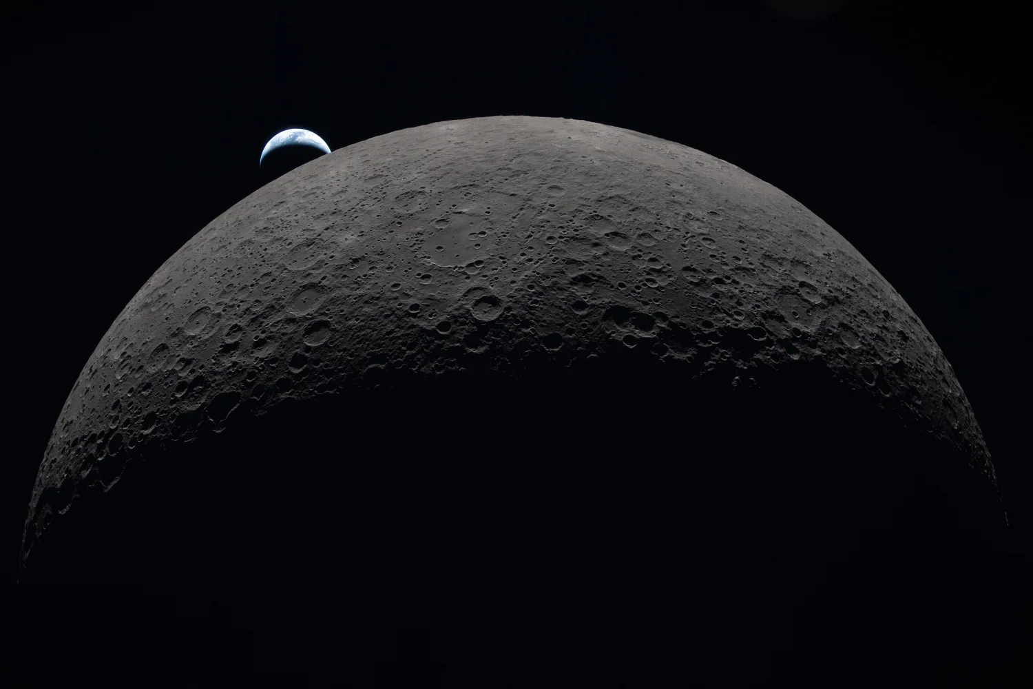 Crescent Erde Mond horizon